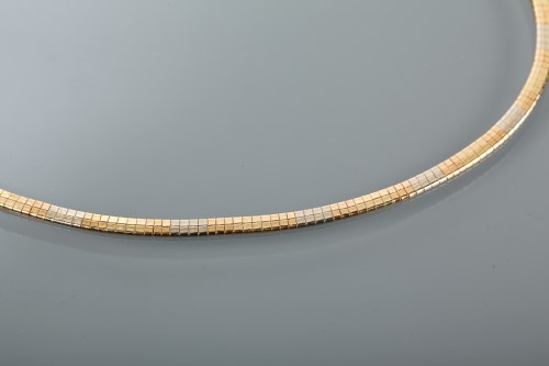 Lot 1203 - EIGHTEEN CARAT GOLD TRI COLOUR NECKLACE with...