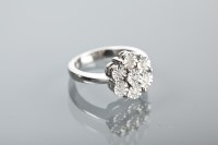 Lot 1358 - DIAMOND CLUSTER RING the daisy motif bezel...