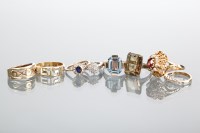 Lot 1376 - GROUP OF GOLD GEM SET RINGS including a pearl...