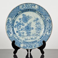 Lot 4 - CHINESE BLUE AND WHITE CHARGER decorated with...