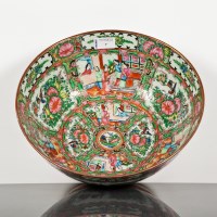 Lot 7 - CHINESE FAMILLE ROSE BOWL with figural, animal...