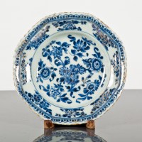 Lot 46 - CHINESE KANGXI BLUE AND WHITE DISH of...