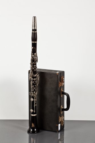 Lot 331 - BOOSEY AND HAWKES ROSEWOOD VINTAGE CLARINET in...