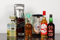 Lot 827 - JOHNNIE WALKER BLACK LABEL 12 YEAR OLD Blended...