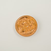 Lot 1011 - SOVEREIGN DATED 1964