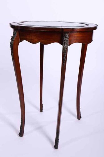 Lot 1186 - EARLY 20TH CENTURY OVAL BIJOUTERIE TABLE the...
