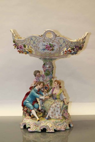 Lot 52 - EARLY 20TH CENTURY GERMAN PORCELAIN...
