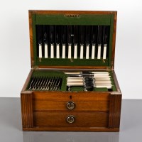 Lot 93 - EDWARDIAN OAK CASED SILVER PLATED CANTEEN of...