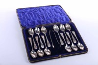 Lot 304 - SET OF TWELVE EDWARDIAN SILVER SPOONS AND...