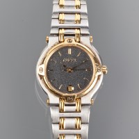 Lot 1037 - LADY'S GUCCI WRIST WATCH the round black dial...