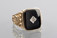 Lot 1170A - GENTLEMAN'S ONYX SET SIGNET RING the...