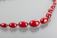 Lot 1251 - BAKELITE BEAD NECKLACE formed by graduated red...