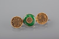 Lot 1295 - CHINESE JADE SET BAR BROOCH formed by three...