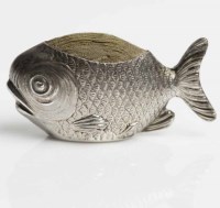 Lot 403 - EDWARDIAN NOVELTY SILVER FISH PIN CUSHION...