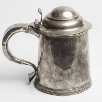 Lot 407 - WILLIAM III SILVER TANKARD maker's mark of...