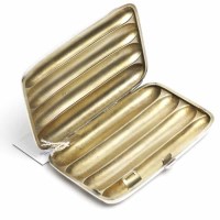 Lot 424 - EDWARDIAN SILVER CIGAR CASE maker Robert...