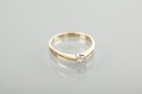 Lot 1174 - DIAMOND SOLITAIRE RING set with a brilliant...