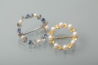 Lot 1227 - TWO TWENTIETH CENTURY BROOCHES both of...