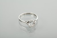 Lot 1235 - EARLY TWENTIETH CENTURY DIAMOND SOLITAIRE RING...