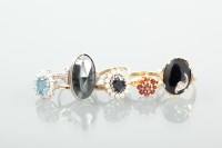 Lot 1364 - GROUP OF GEM SET RINGS comprising a hematite...