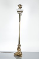 Lot 437 - BRASS CORINTHIAN COLUMN OIL LAMP on shaped...