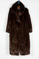 Lot 517 - VINTAGE MINK FUR COAT maker Bernard Friar,...