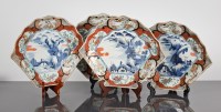 Lot 137 - FOUR JAPANESE IMARI FAN DISHES each in a fan...