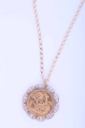 Lot 1846 - GEORGE V SOVEREIGN DATED 1912 in a pendant...