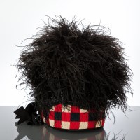 Lot 414 - SCOTTISH REGIMENTAL FEATHER BONET with cap...