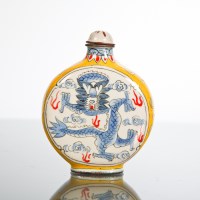 Lot 146 - CHINESE SNUFF BOTTLE with blue dragon to each...