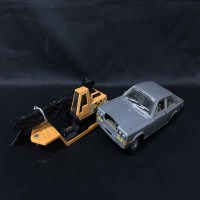 Lot 15 - GOOD LOT OF MODEL VEHICLES including remote...