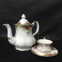 Lot 31 - ROYAL ALBERT OLD COUNTRY ROSES COFFEE SERVICE...