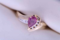 Lot 1953 - PINK SAPPHIRE AND DIAMOND RING set with a...