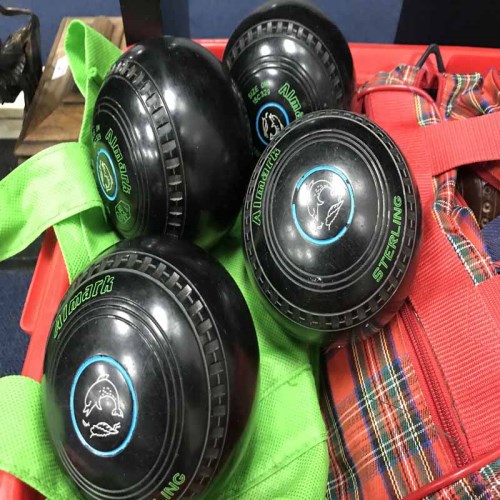 Lot 85 - LOT OF LAWN BOWLS