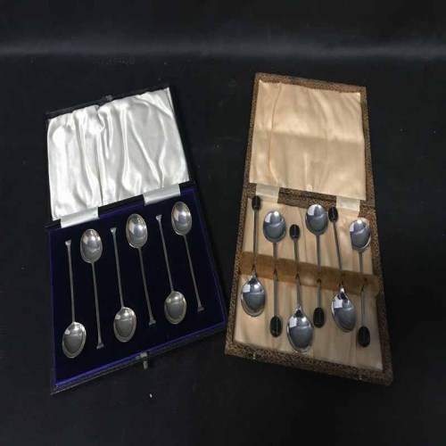 Lot 180 - LOT OF SILVER PLATED ITEMS including a cased...