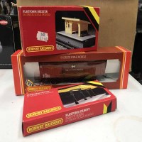 Lot 427 - LARGE LOT OF HORNBY 00 GAUGE MODELS comprising...