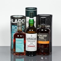 Lot 984 - LAPHROAIG 10 YEAR OLD CASK STRENGTH Original...