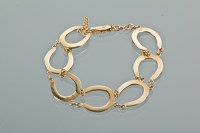 Lot 1137 - EARLY TO MID TWENTIETH CENTURY GOLD HORSESHOE...