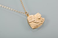 Lot 1194 - ST BERNARD DOG MOTIF PENDANT depicting the...