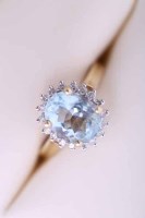 Lot 2040 - AQUAMARINE AND DIAMOND CLUSTER RING the large...