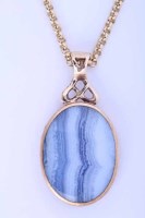 Lot 2077 - AGATE SET PENDANT the oval agate in blues and...