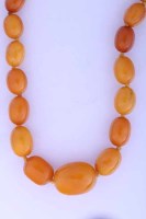 Lot 2090 - FINE BUTTERSCOTCH AMBER BEAD NECKLACE formed...