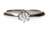 Lot 604 - PLATINUM DIAMOND SOLITAIRE RING with a six...