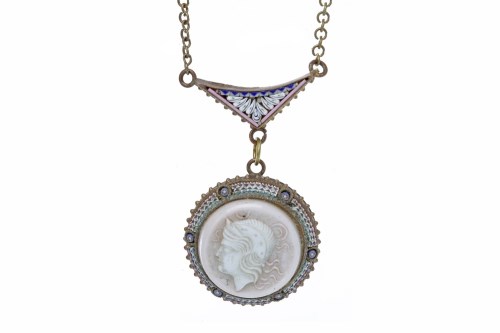 Lot 665 - NINETEENTH CENTURY CLASSICAL REVIVAL NECKLET...