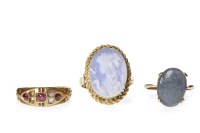 Lot 676 - JASPER WARE CAMEO RING the blue and white...