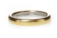 Lot 689 - WEDDING BAND yellow to the exterior and white...