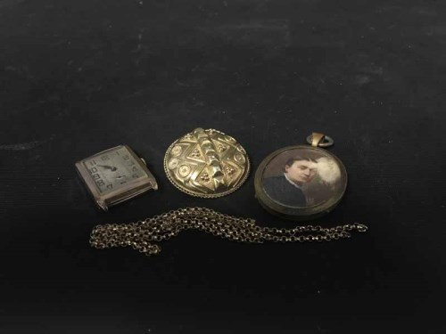 Lot 35 - LOT OF JEWELLERY comprising gold watch face,...