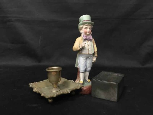 Lot 51 - LOT OF COLLECTABLES INLCUDING CERAMIC FIGURE,...