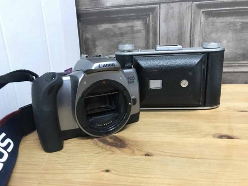Lot 70 - LOT OF VARIOUS CAMERAS including Canon T80,...