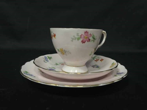 Lot 100 - TUSCAN FINE ENGLISH PART TEA SERVICE with...